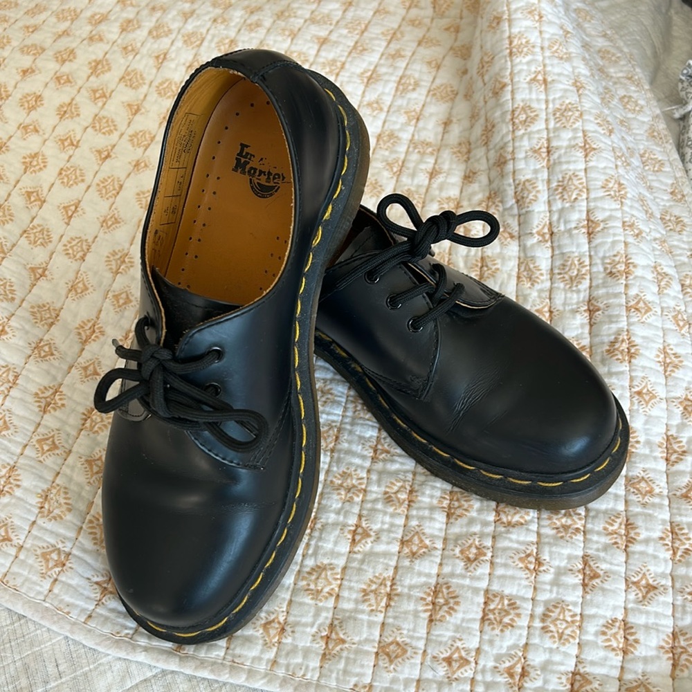 Dr. Martins smooth black leather Oxford shoes. Size 7. Worn once.